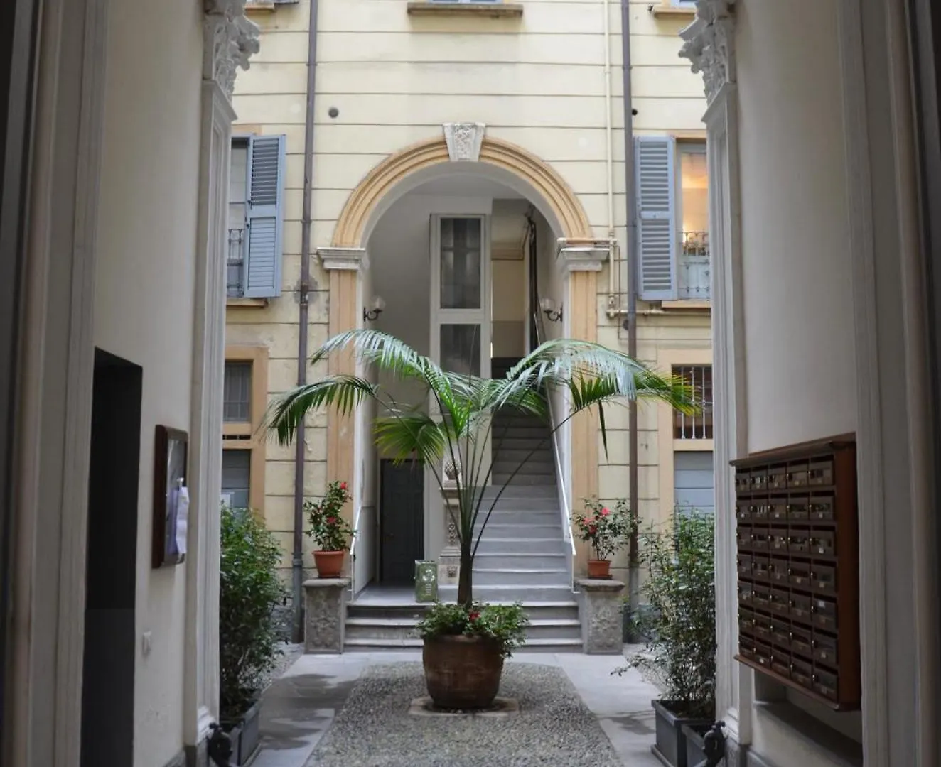 Apartment Suite In Palazzo Storico Milan Italy