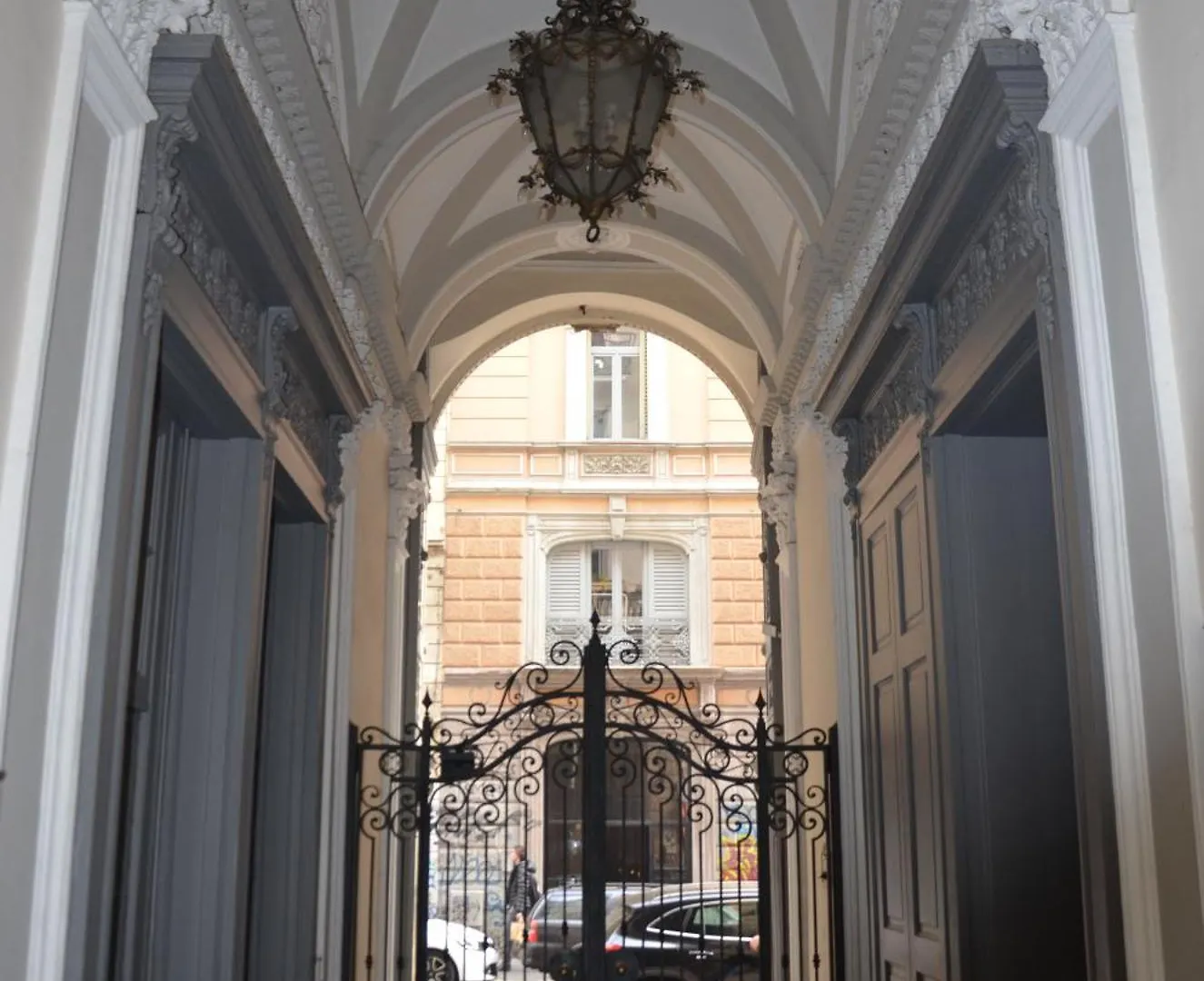 Suite In Palazzo Storico Milan Apartment